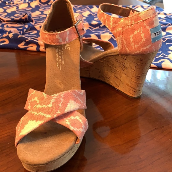 Toms Women Size 6.5 Wedges Sandals Pink Boho cork - Picture 2 of 7